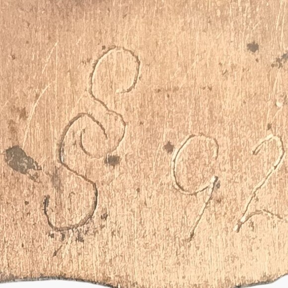 Kris Kringle Christmas Pin Brooch Vtg signed Bejeweled Handcrafted Copper Resin - Picture 4 of 7